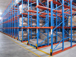 駛入式（貫通、通廊貨架）貨架